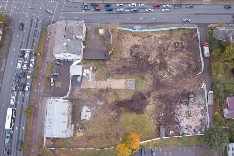 Kiek iš tiesų medžių iškirsta naujo prekybos centro „Lidl“ Savanorių pr. statybvietėje?