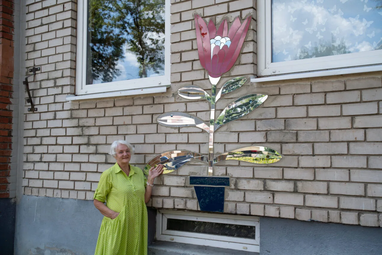 Šančių daugiabučio sieną papuošė Fantazijų gėlė – dovana seniūnaitei